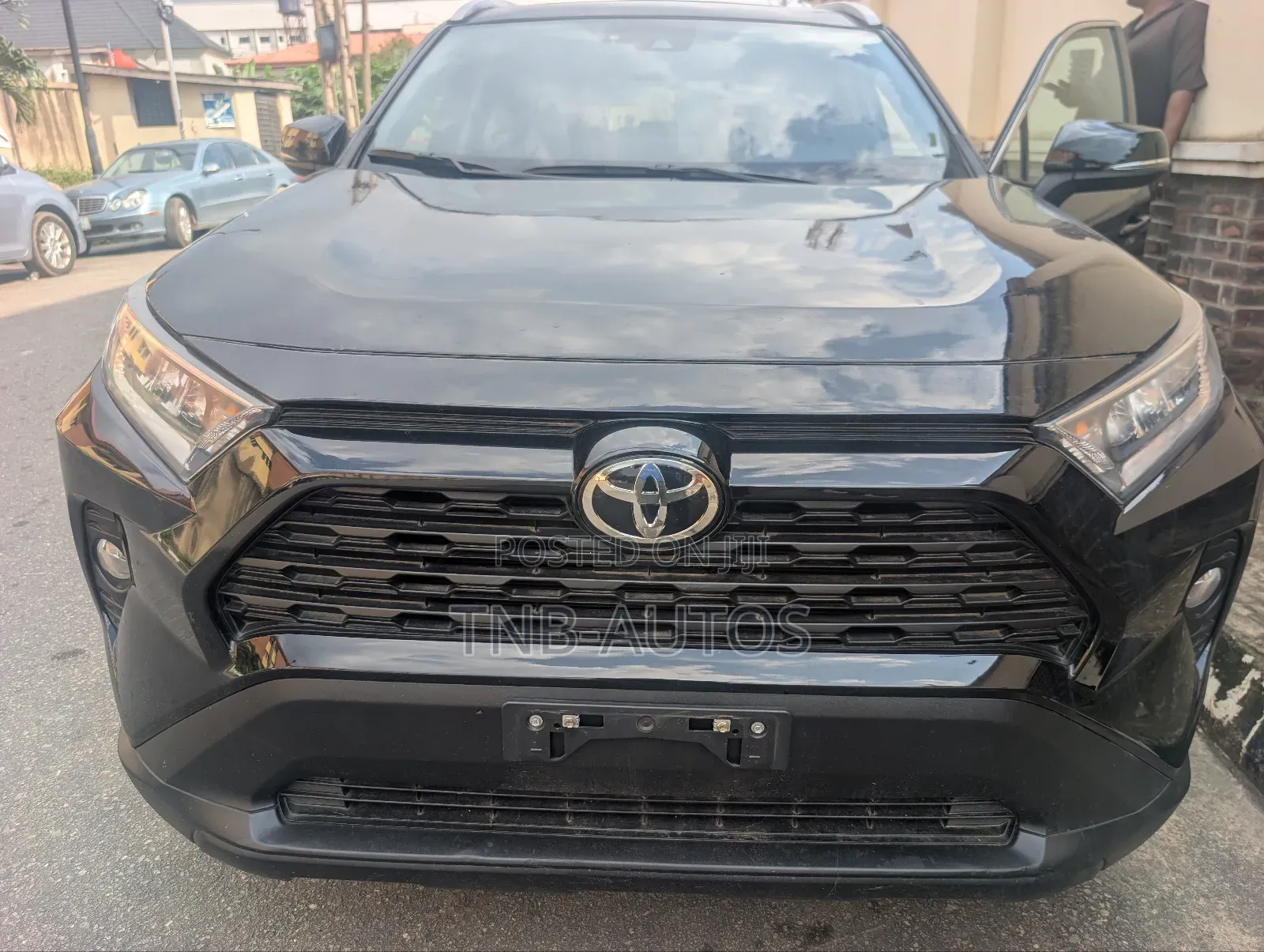 Toyota RAV4 XLE 2021 Black