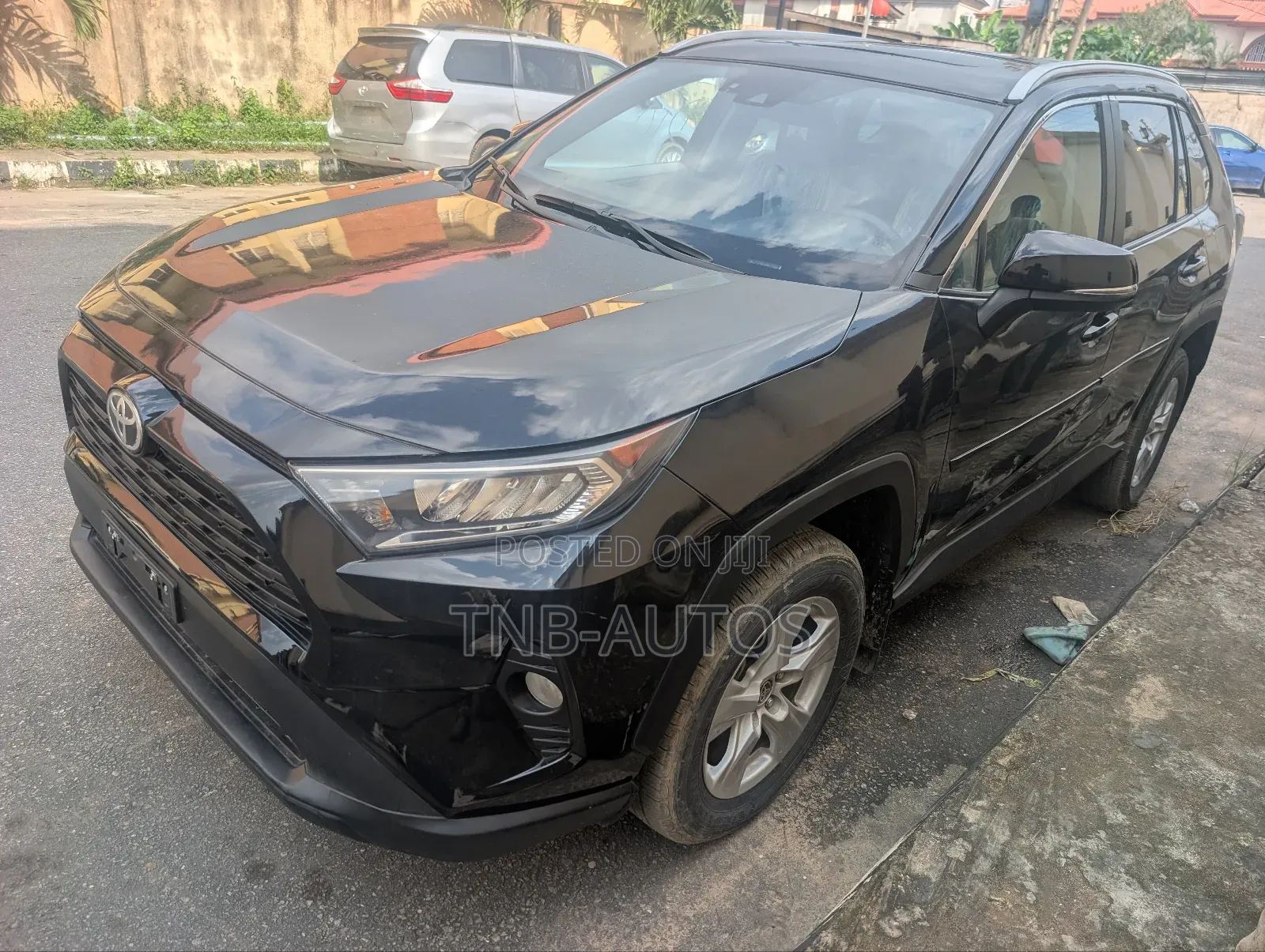 Toyota RAV4 XLE 2021 Black