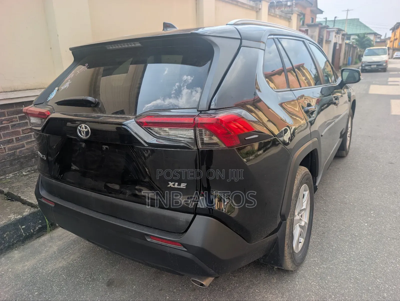 Toyota RAV4 XLE 2021 Black