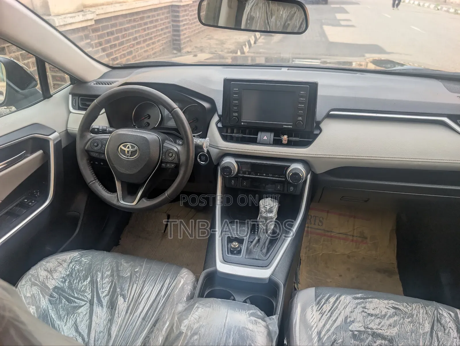 Toyota RAV4 XLE 2021 Black
