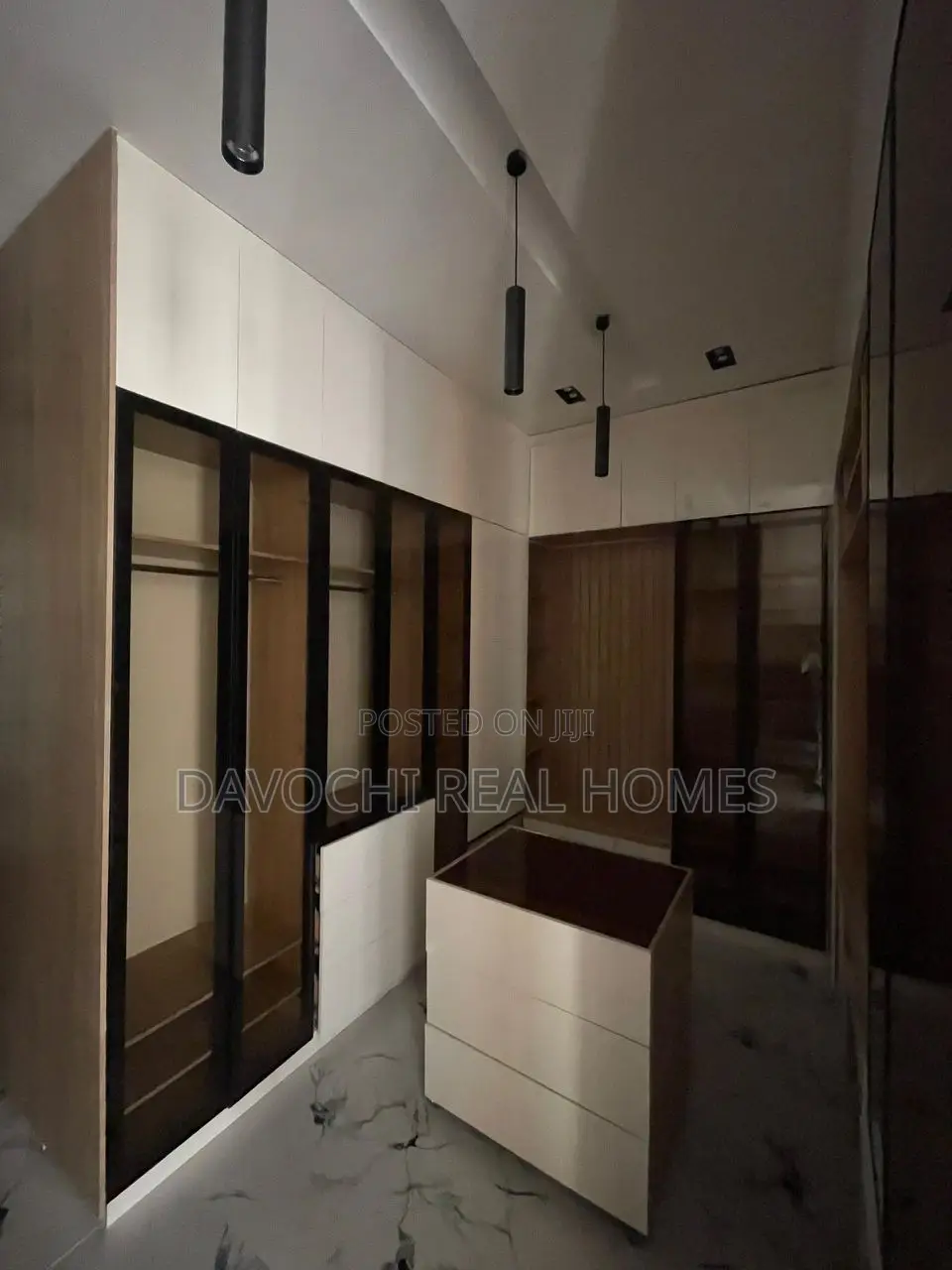 5bdrm Duplex in Osapa London for sale