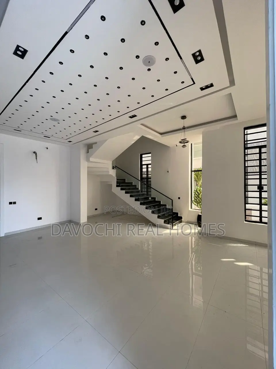 5bdrm Duplex in Osapa London for sale