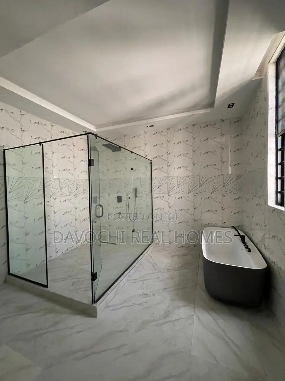 5bdrm Duplex in Osapa London for sale