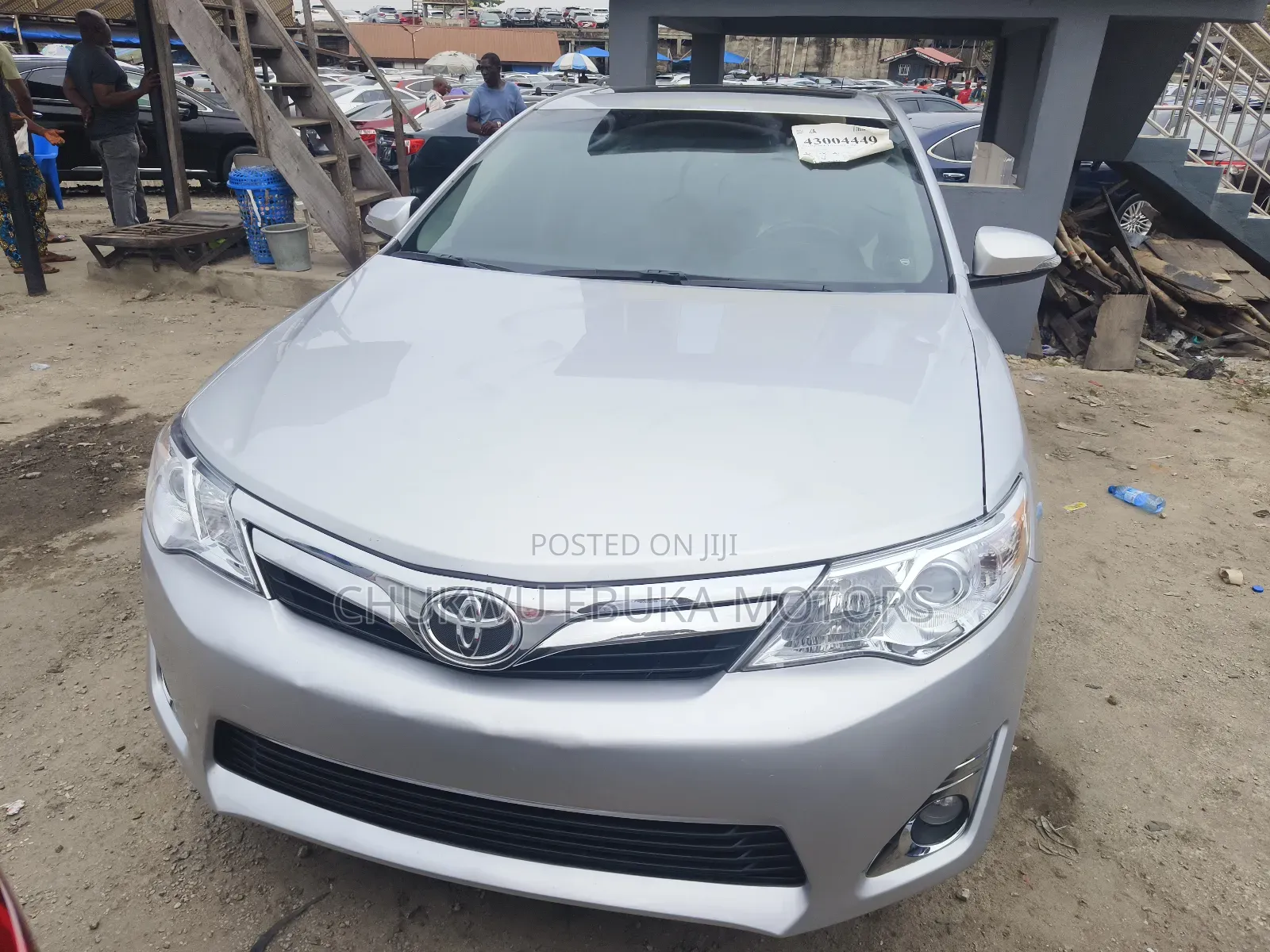 Toyota Camry XLE 4dr Sedan (2.5L 4cyl 6A) 2013 Silver