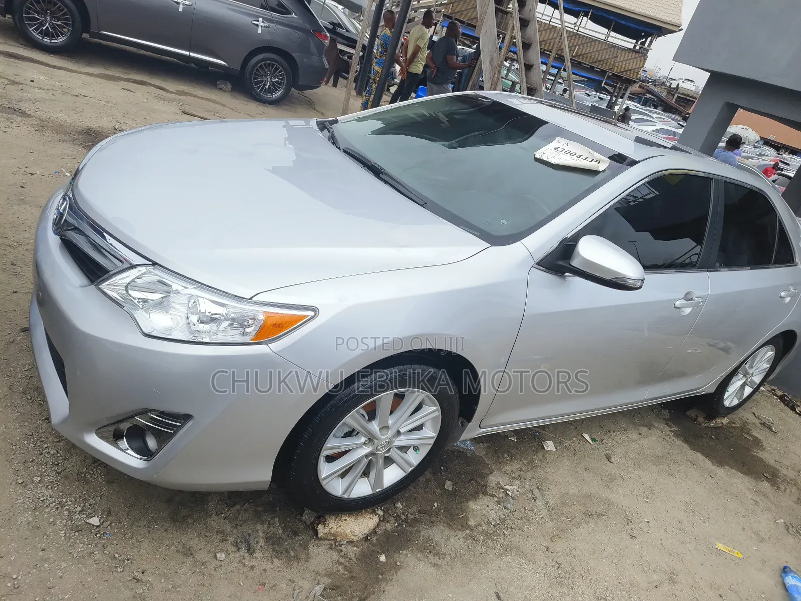 Toyota Camry XLE 4dr Sedan (2.5L 4cyl 6A) 2013 Silver