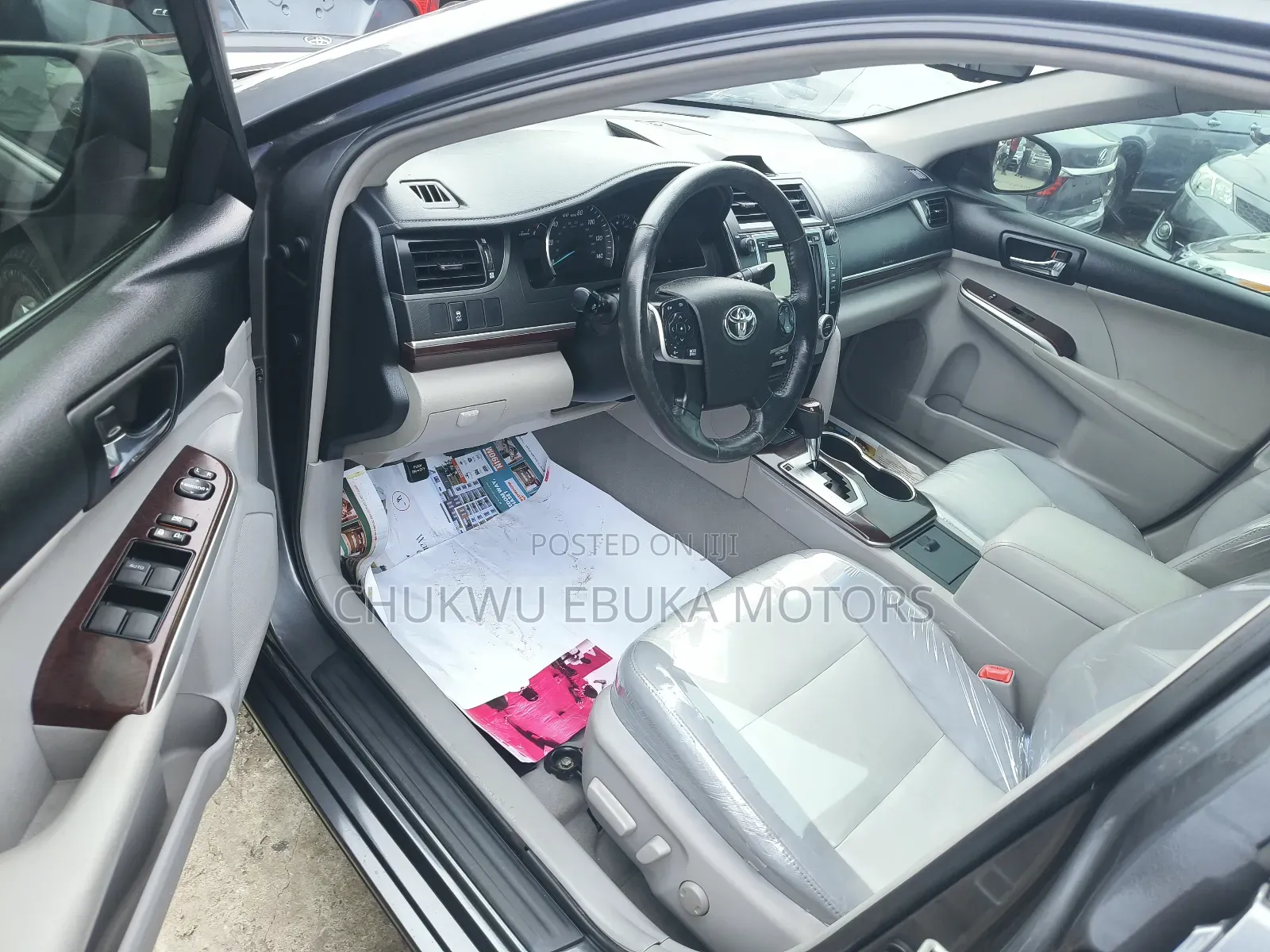 Toyota Camry XLE 4dr Sedan (2.5L 4cyl 6A) 2012 Gray