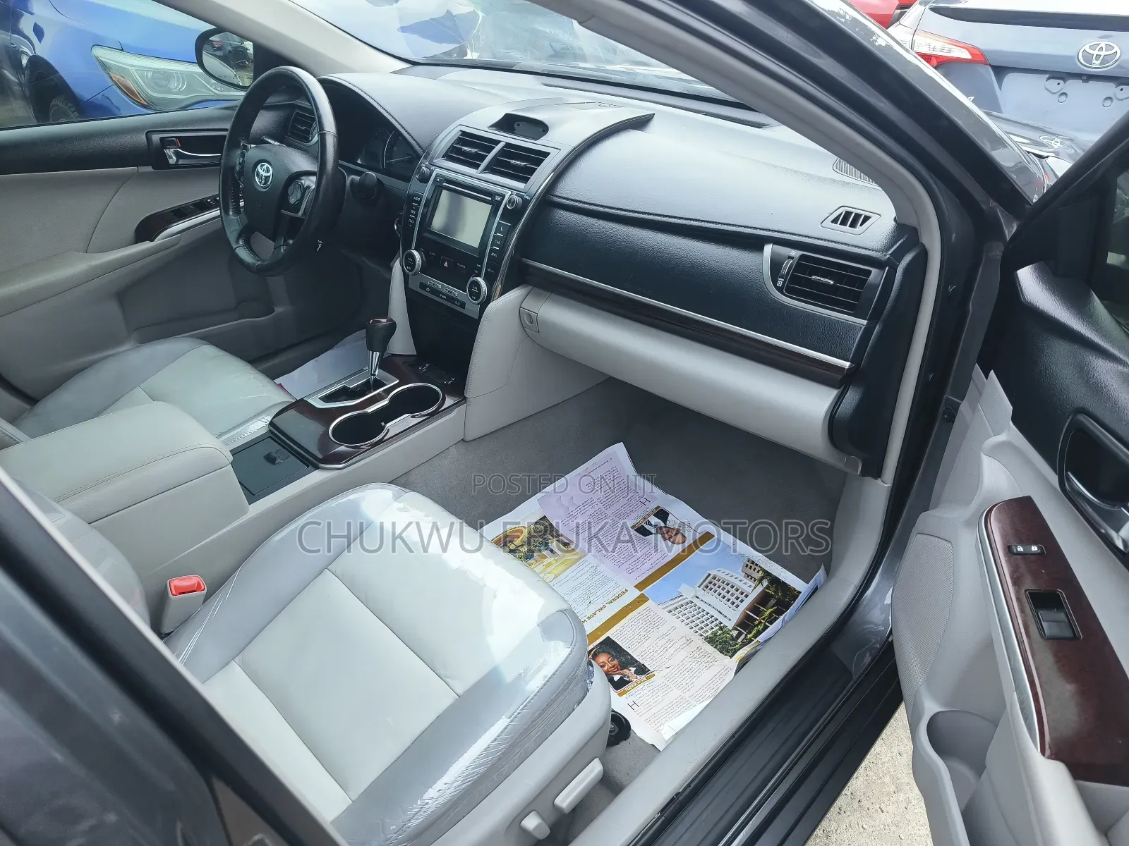 Toyota Camry XLE 4dr Sedan (2.5L 4cyl 6A) 2012 Gray