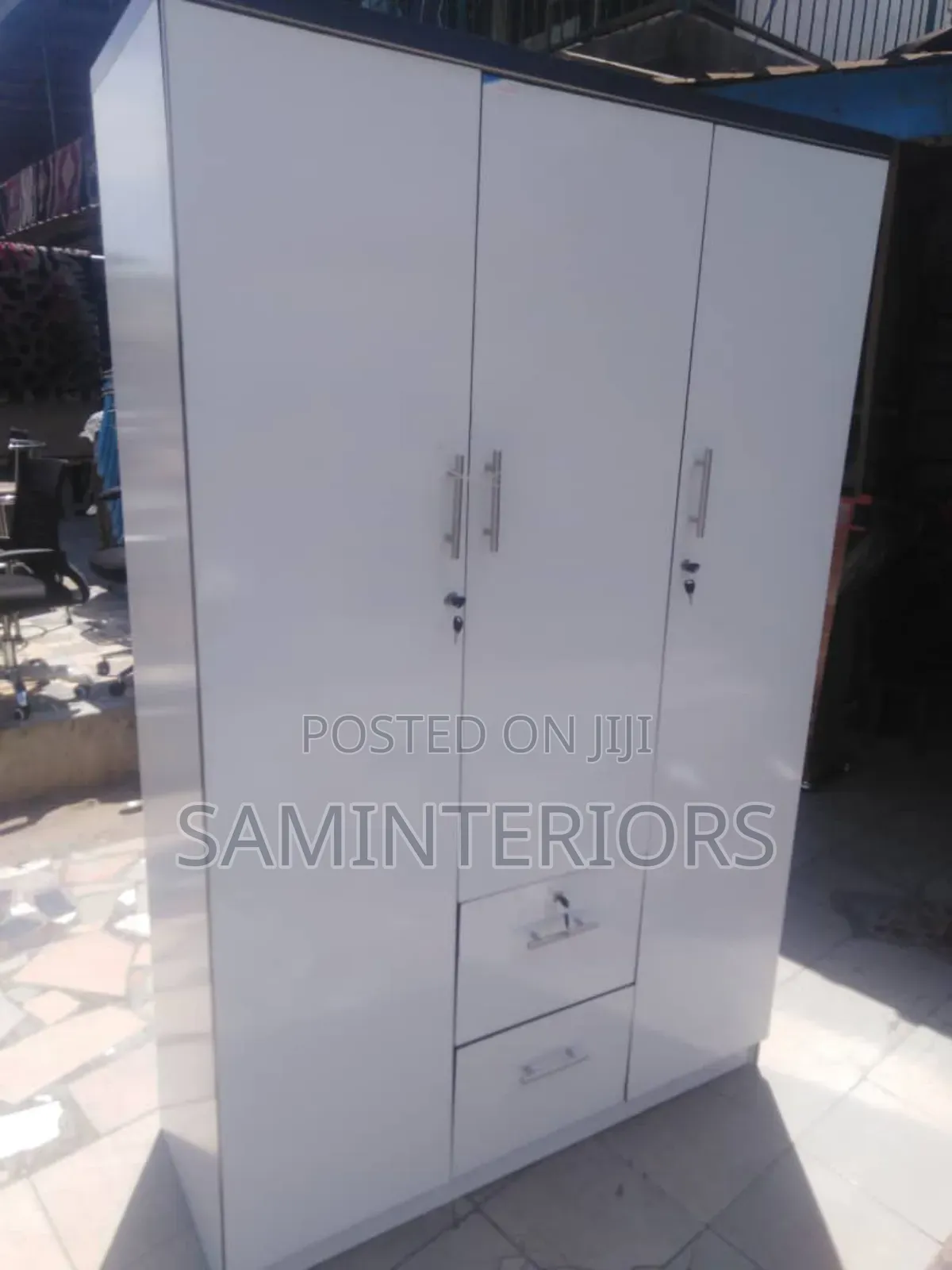 3 Door Well Finished Wardrobes With Drawer