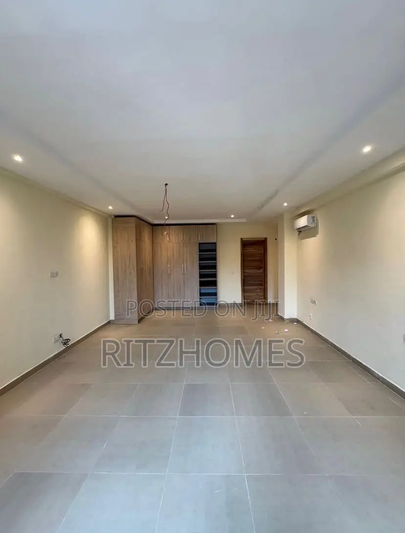 2bdrm Apartment in Lekki Phase 1 for rent