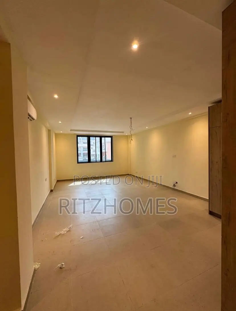 2bdrm Apartment in Lekki Phase 1 for rent