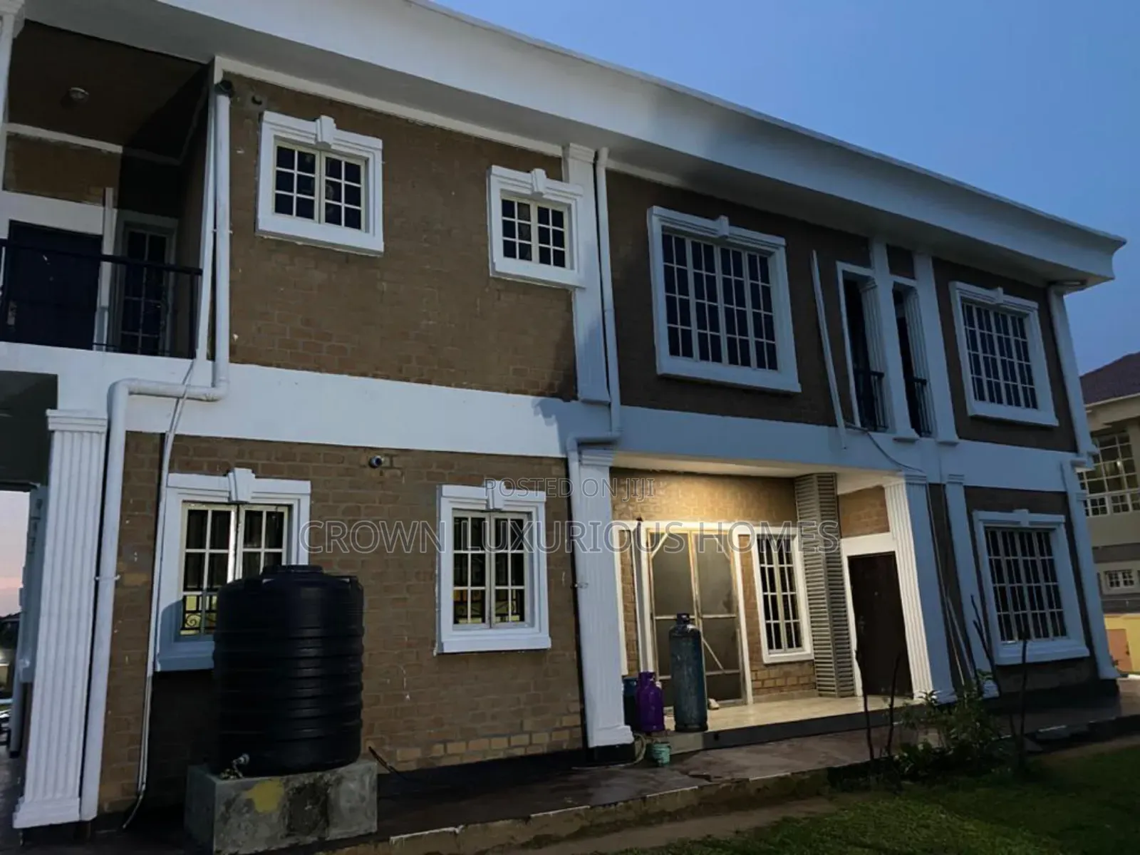 8bdrm Mansion in Amen Estate, Ibadan for sale