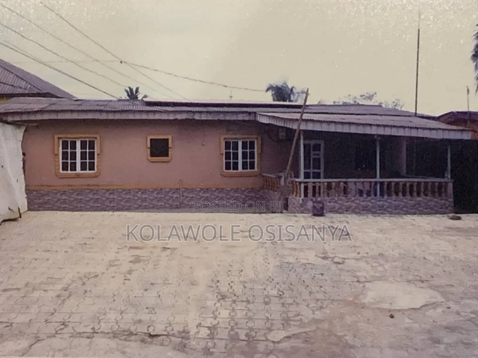 4bdrm Bungalow in Akesan for sale