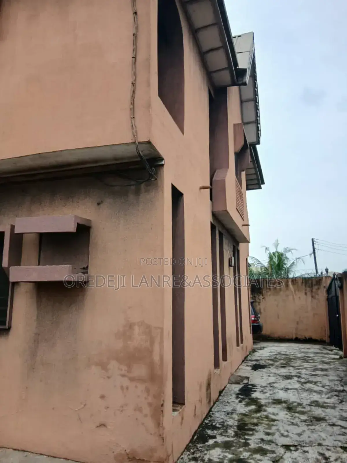 3bdrm Block of Flats in Moke Oyeladun Estate, Oko-Oba for sale