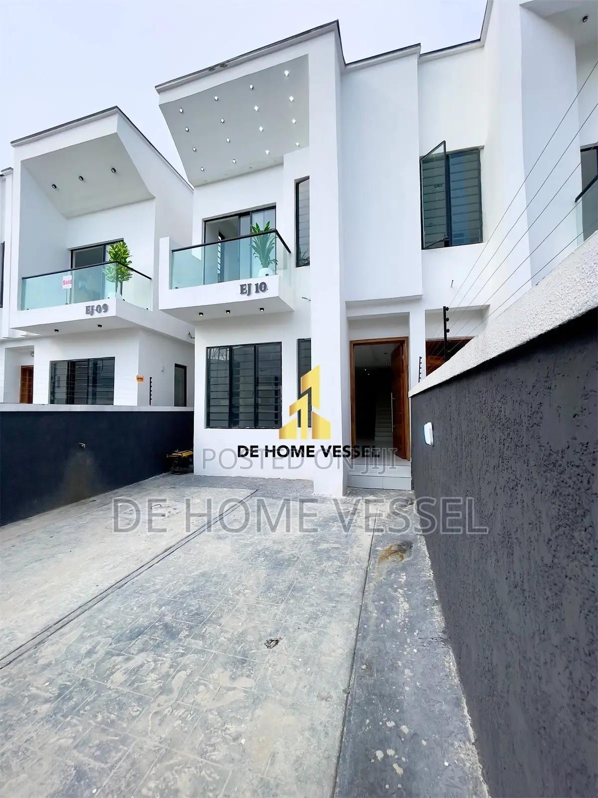 4bdrm Duplex in Ikota Lekki Lagos for sale
