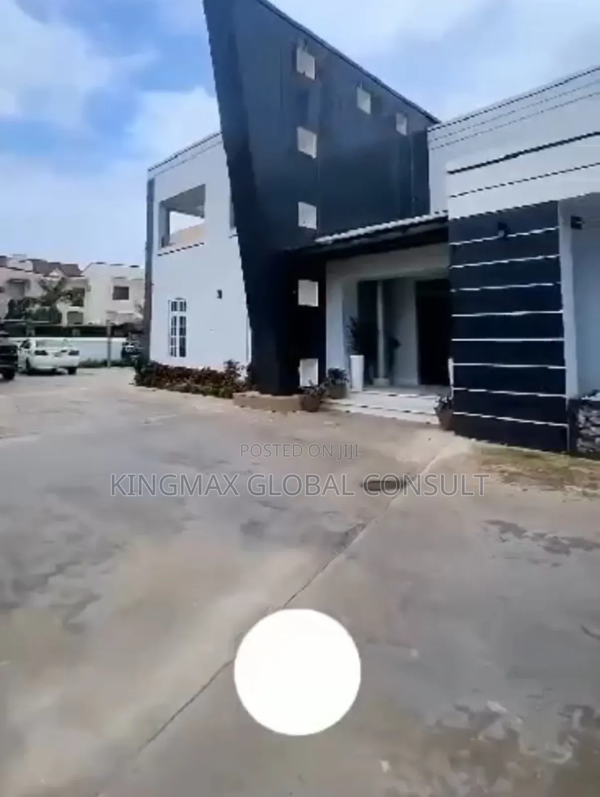 5bdrm Duplex in Guzape District for sale