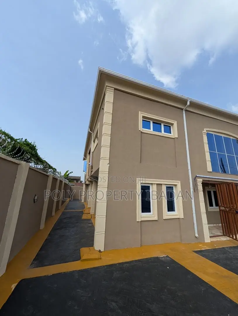 5bdrm Duplex in Oluyole Estate, Ibadan for sale