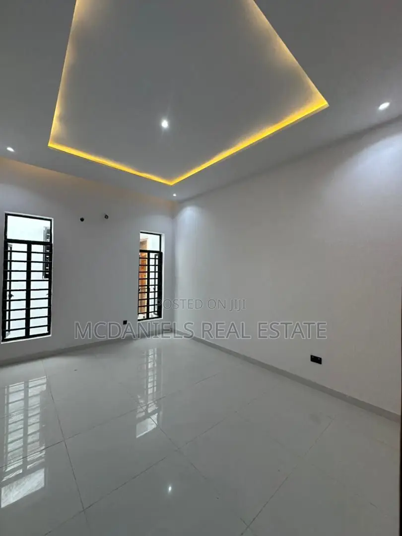 Furnished 5bdrm Duplex in Ikota for sale