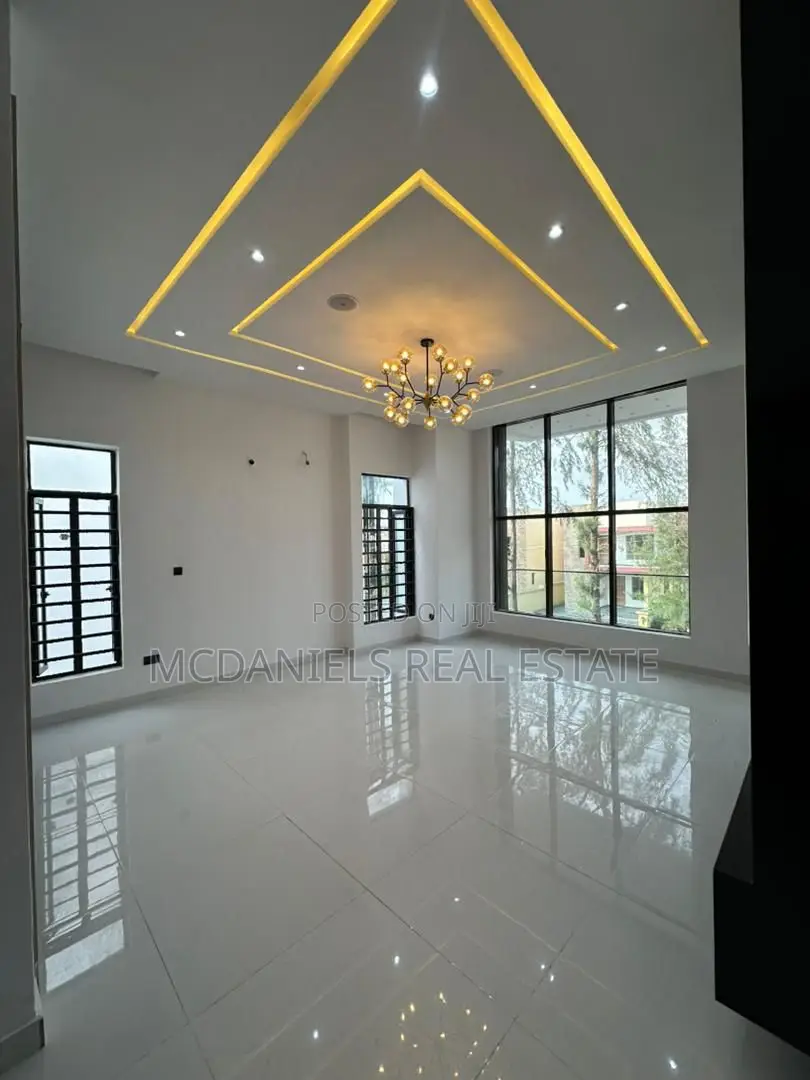 Furnished 5bdrm Duplex in Ikota for sale