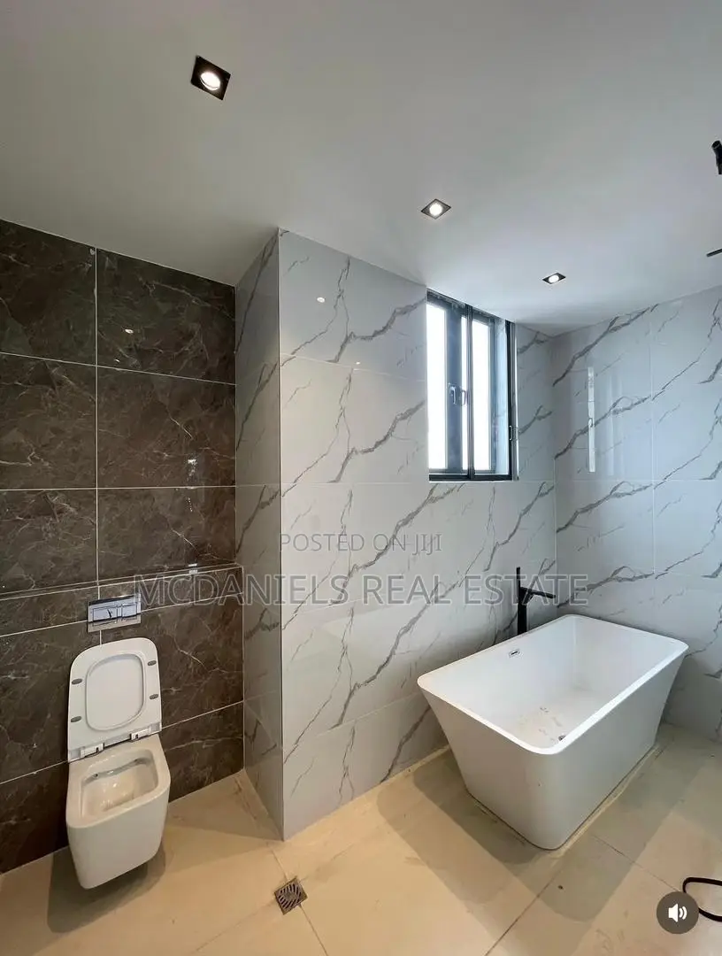 Furnished 5bdrm Duplex in Lekki Phase 1 for sale