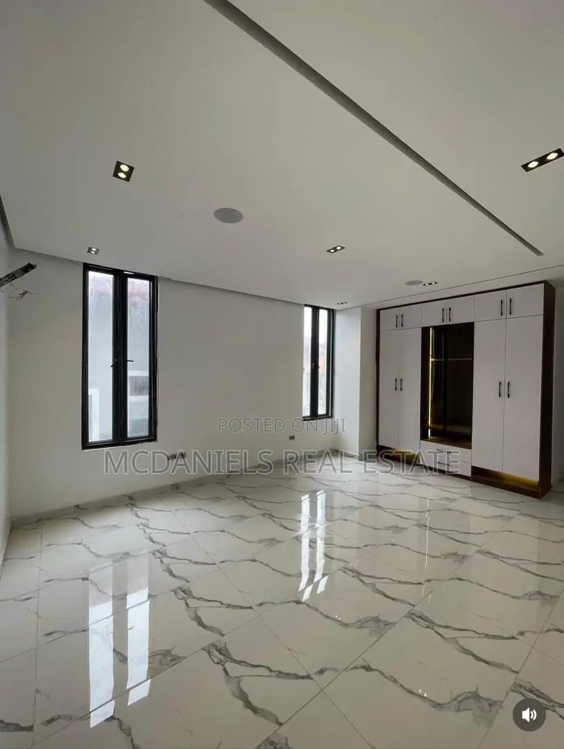 Furnished 5bdrm Duplex in Lekki Phase 1 for sale