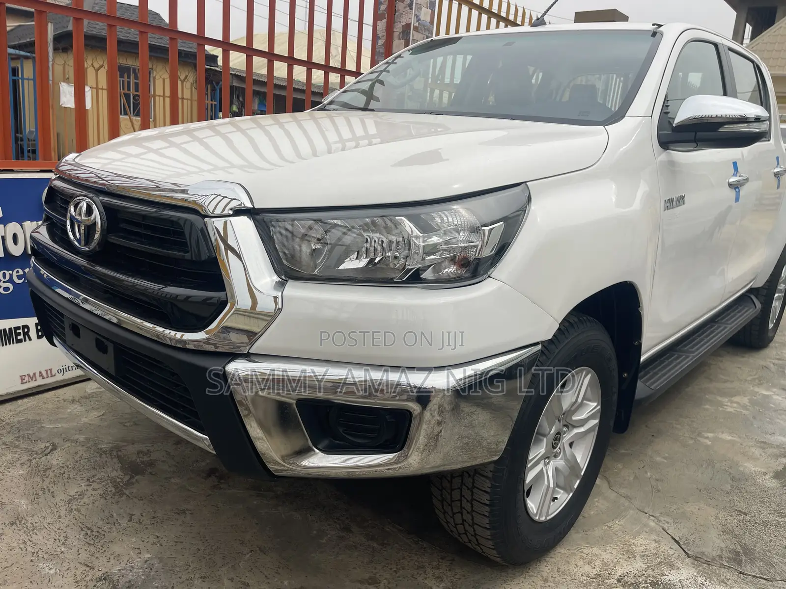 Toyota Hilux 2023 White