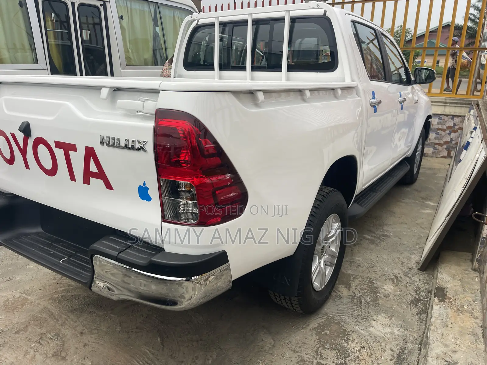 Toyota Hilux 2023 White