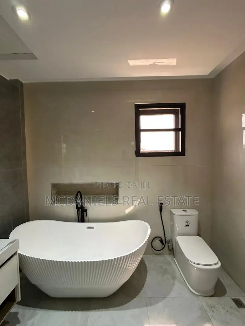 Furnished 5bdrm Duplex in Ado / Ajah for sale