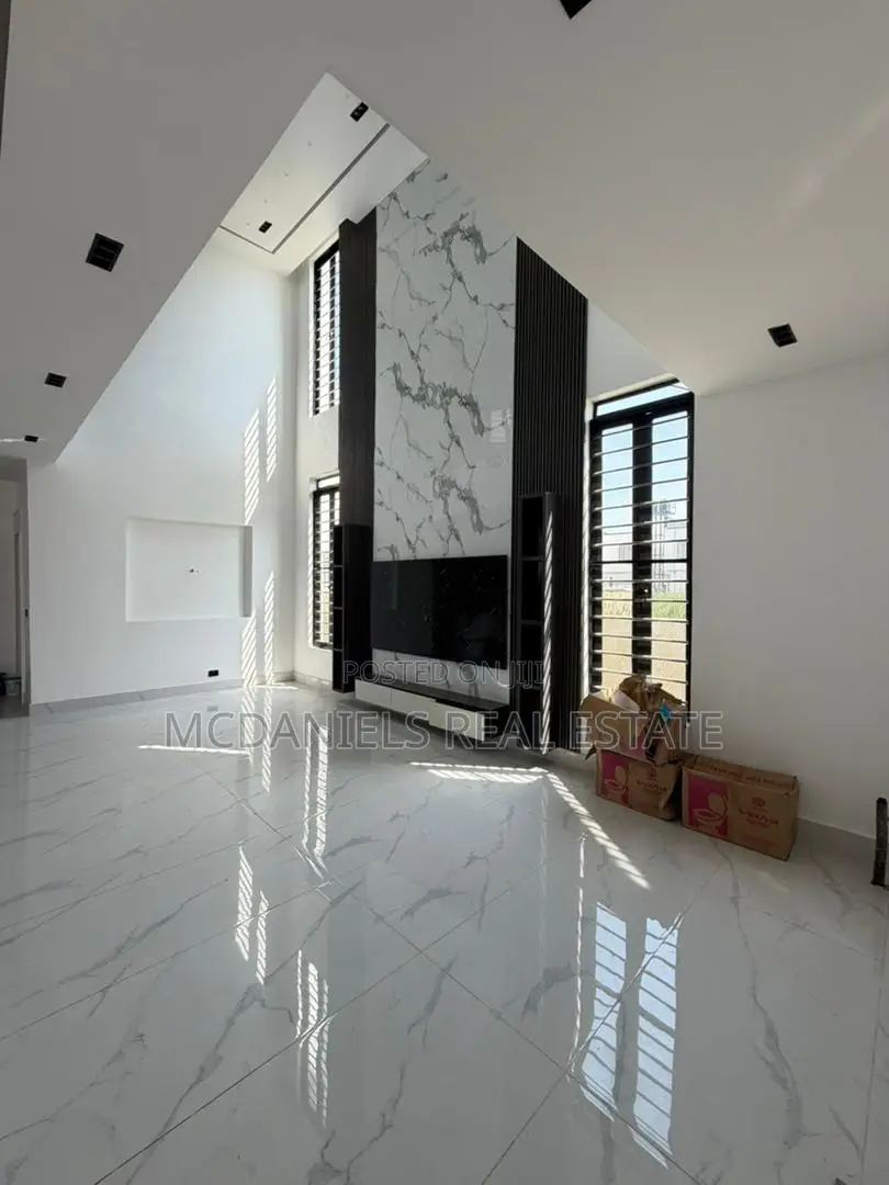 Furnished 5bdrm Duplex in Chevron for sale