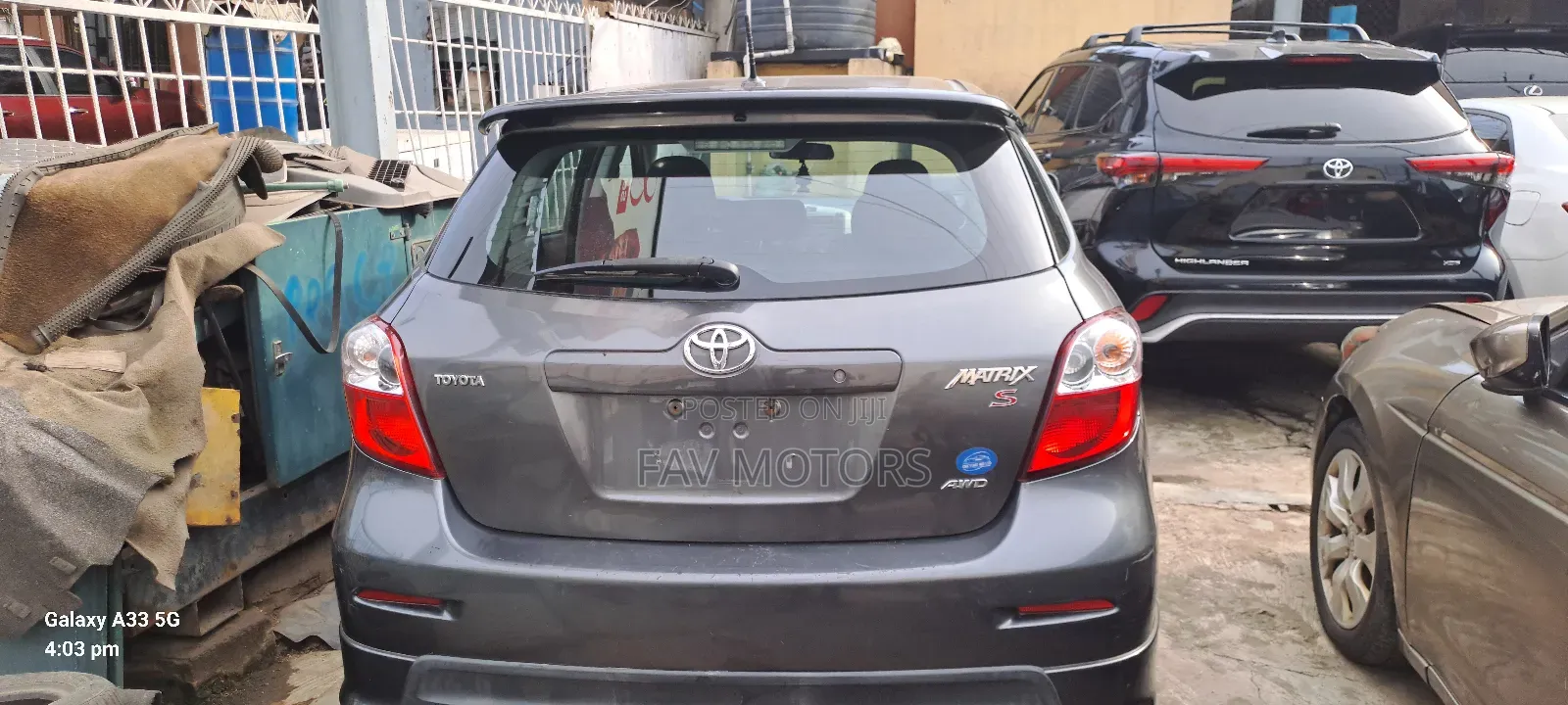 Toyota Matrix S Hatchback FWD (2.4L 4cyl 5A) 2010 Gray