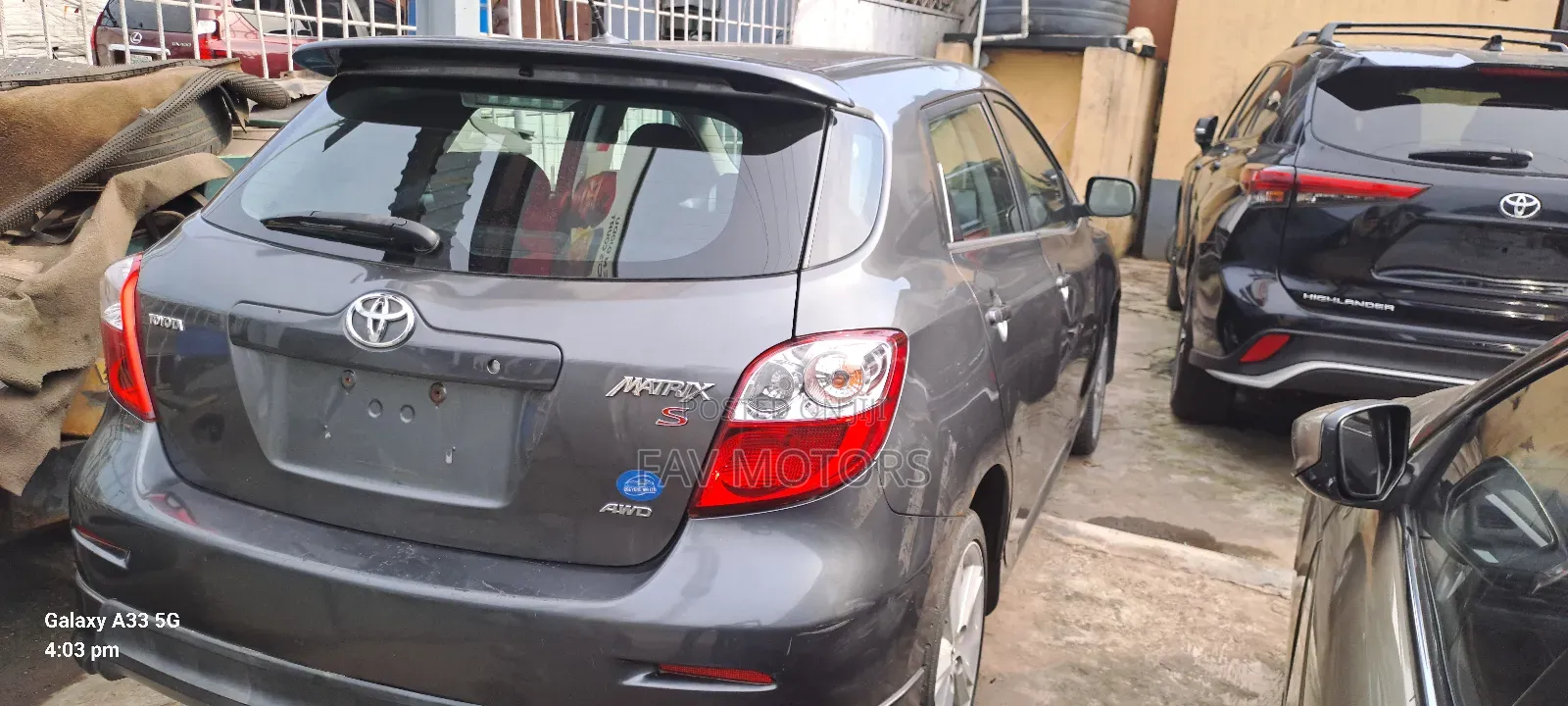 Toyota Matrix S Hatchback FWD (2.4L 4cyl 5A) 2010 Gray