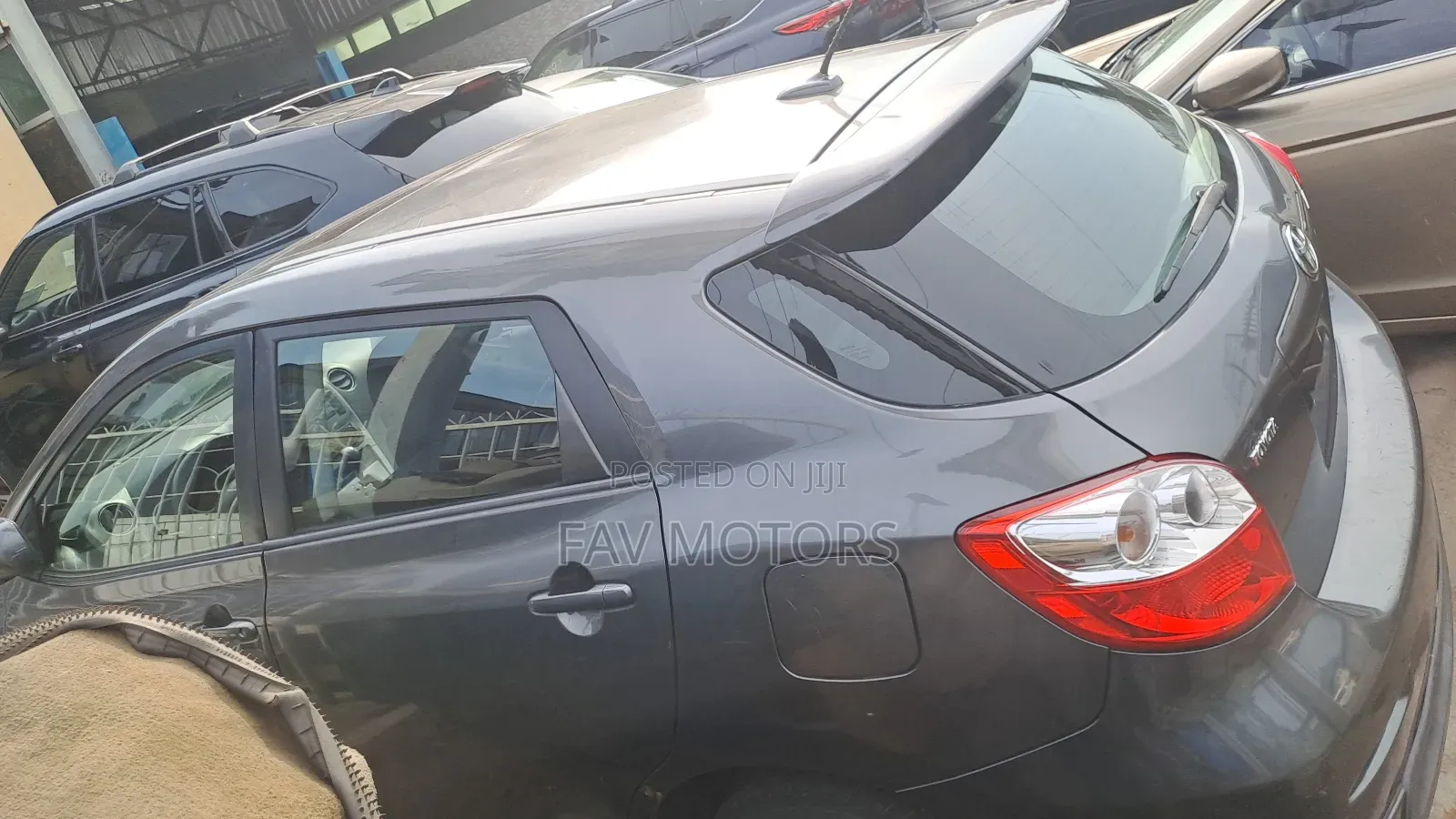 Toyota Matrix S Hatchback FWD (2.4L 4cyl 5A) 2010 Gray