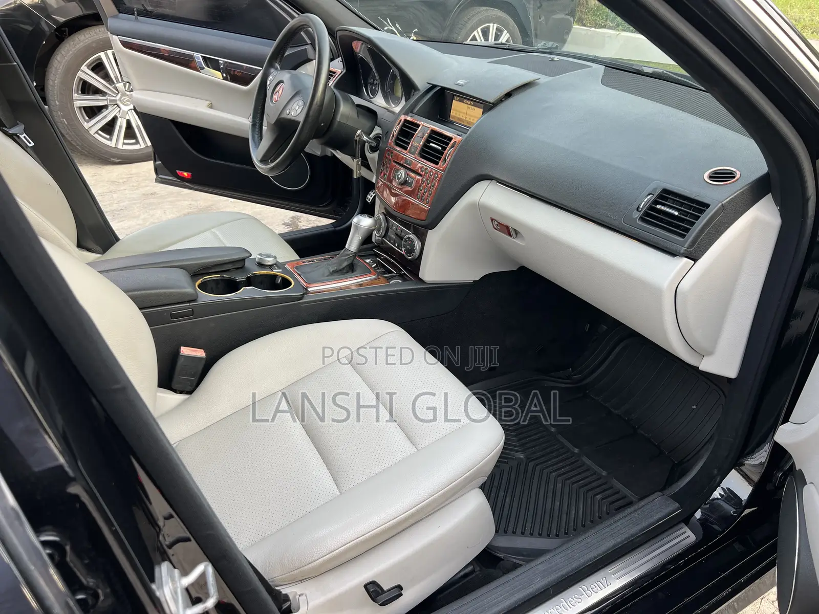 Mercedes-Benz C300 Luxury Sedan RWD (3.0L 6cyl 7A) 2010 Black