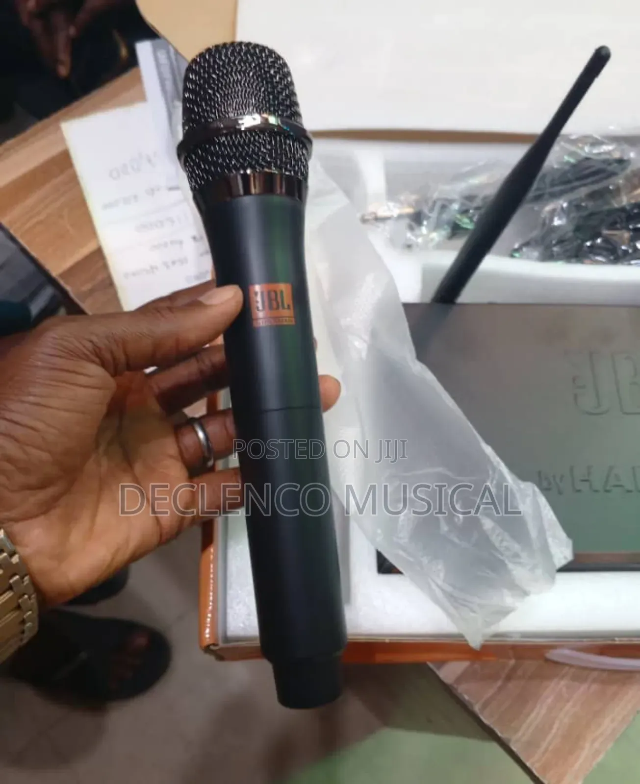Jbl Vm150 Rechargeable Professional Wireless Microphone