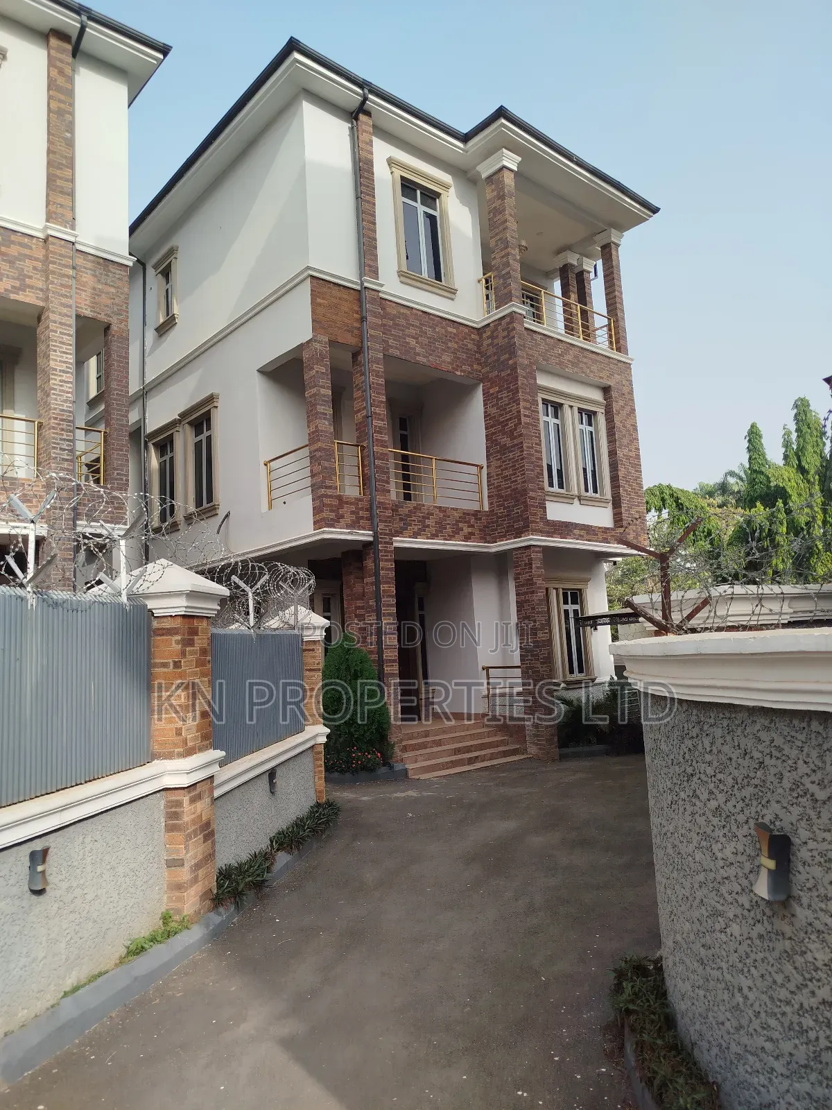 7bdrm Mansion in Asokoro for sale