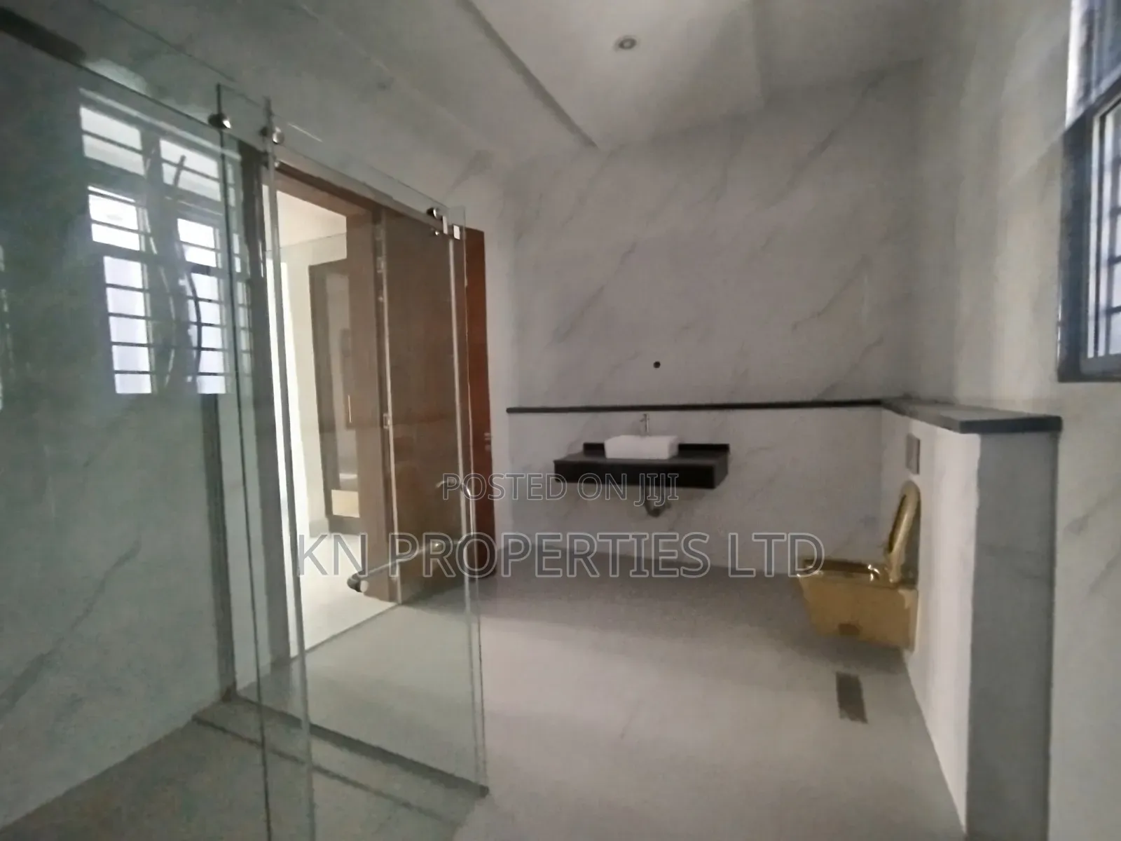 6bdrm Duplex in Asokoro for sale