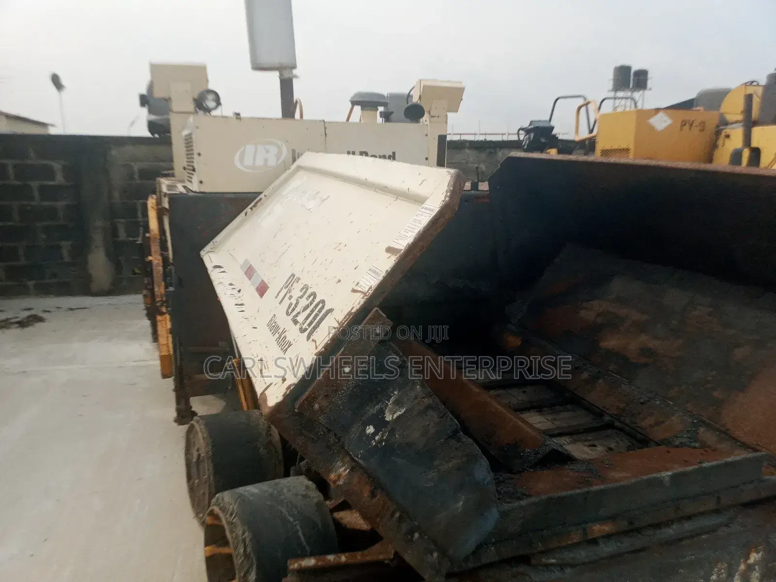 Foreign Used Ingersoll Rand Pf-3200 Blew Knox Ashpalt Paver.