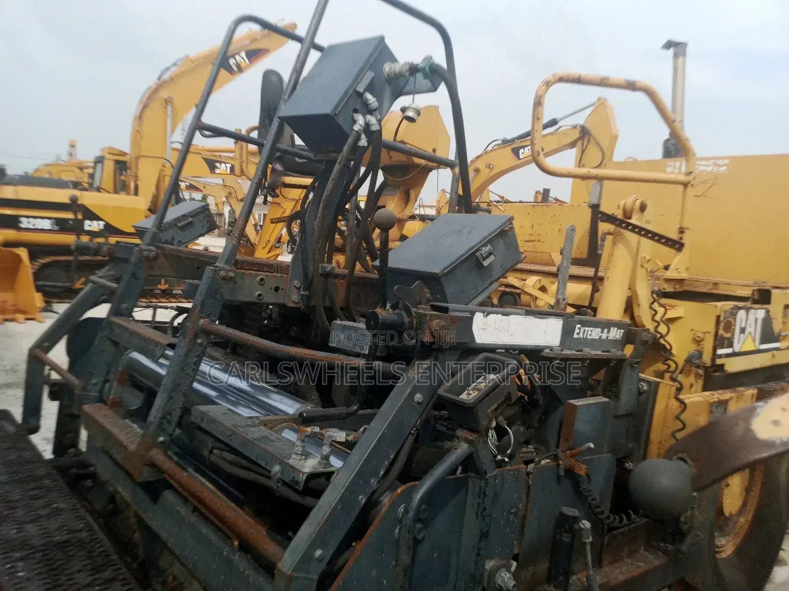 Foreign Used Caterpillar Pv-5 Asphalt Paver.