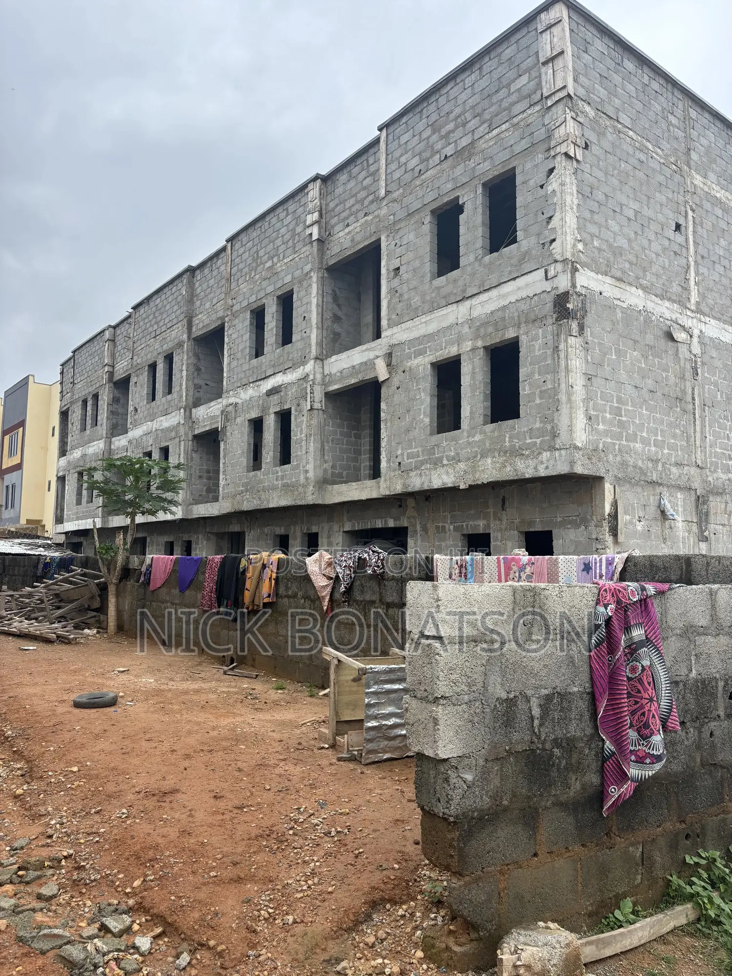 4bdrm Duplex in Dape for sale