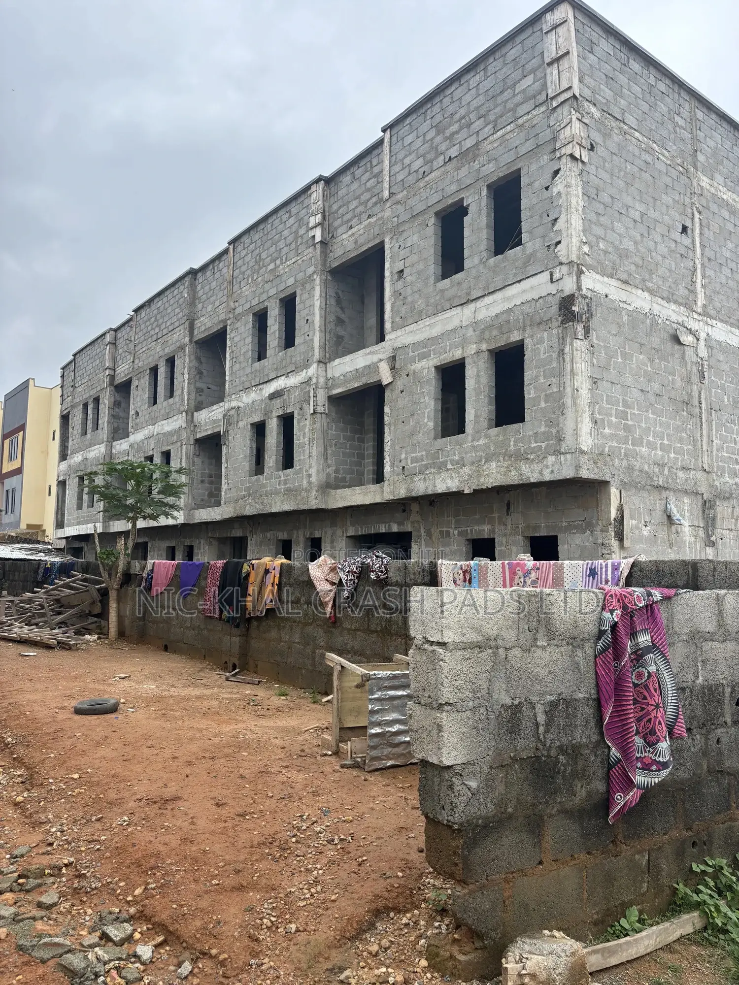 4bdrm Duplex in Dape for sale