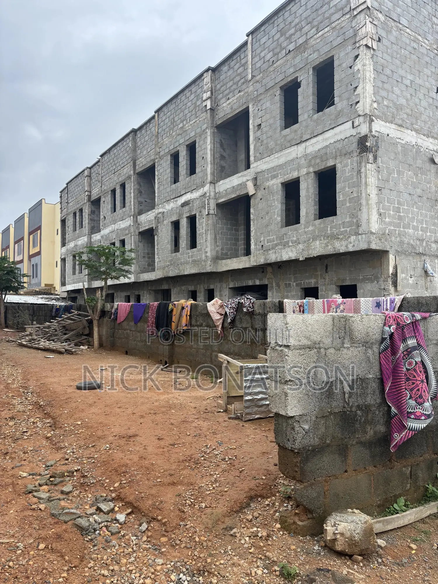 4bdrm Duplex in Dape for sale