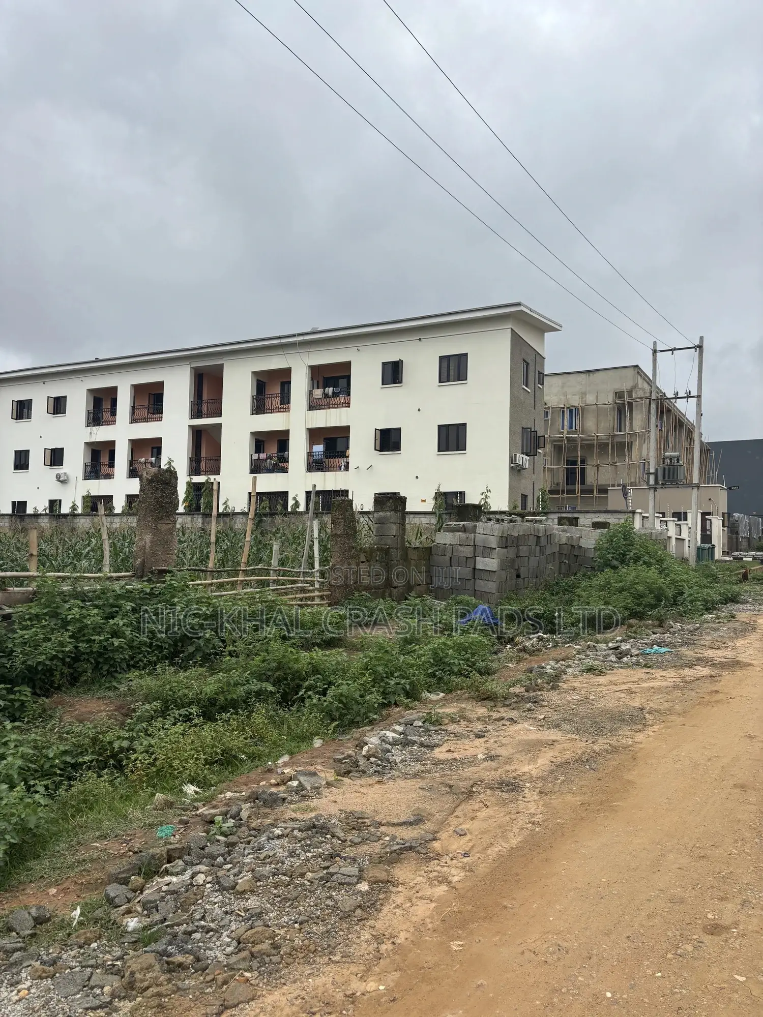 4bdrm Duplex in Dape for sale