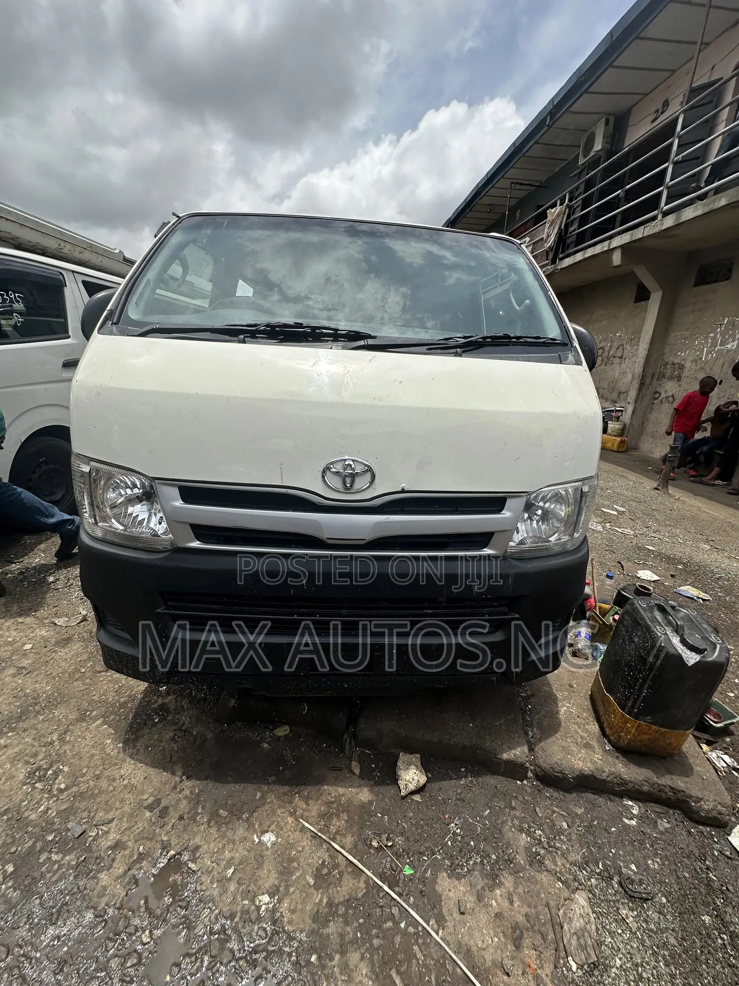 Toyota HiAce 2014 White