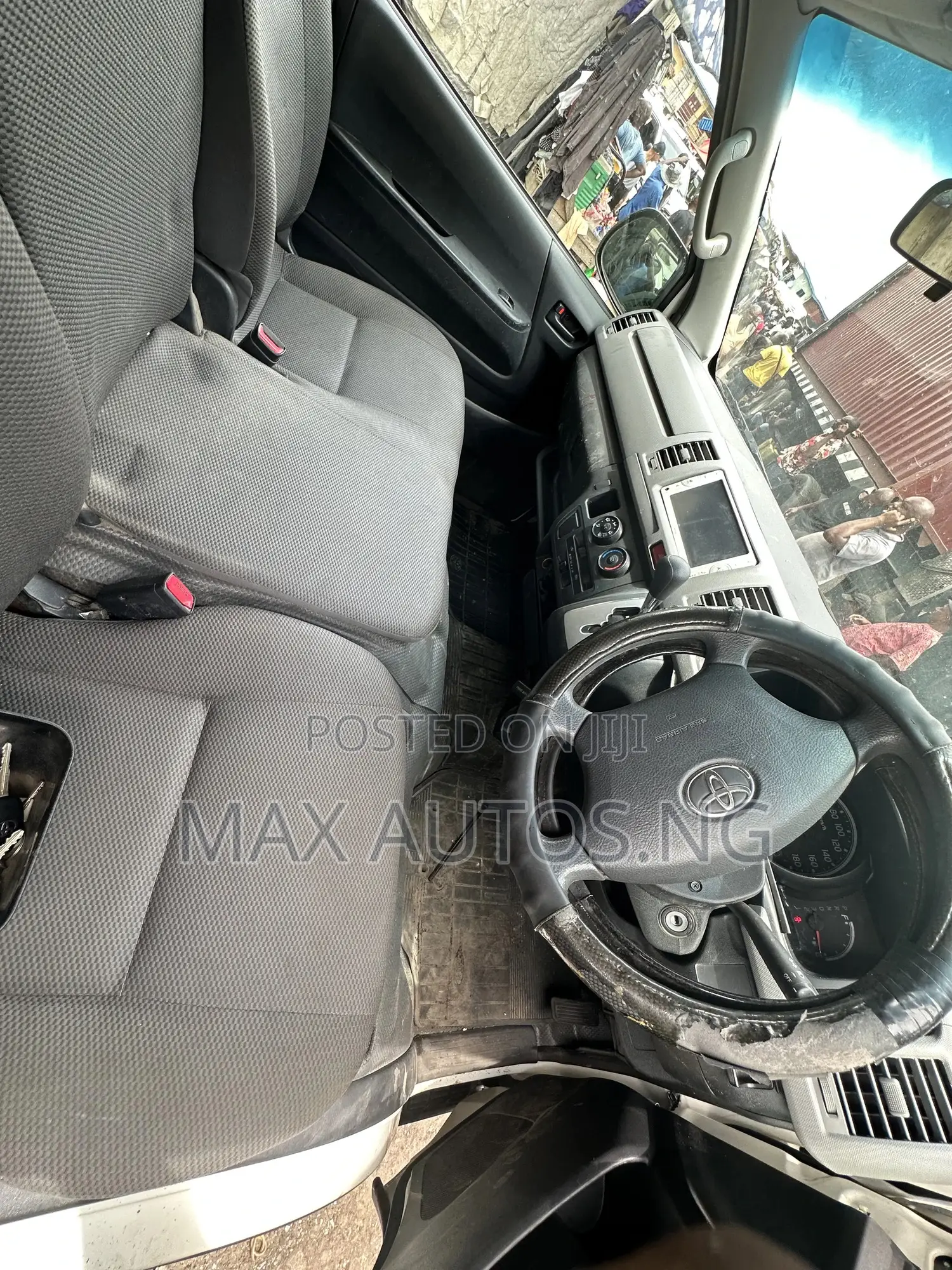 Toyota HiAce 2014 White