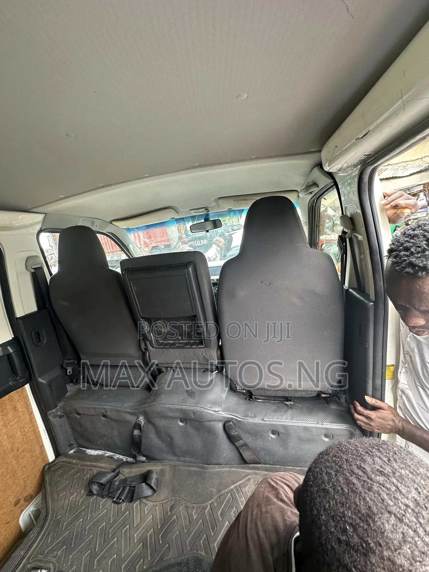 Toyota HiAce 2014 White