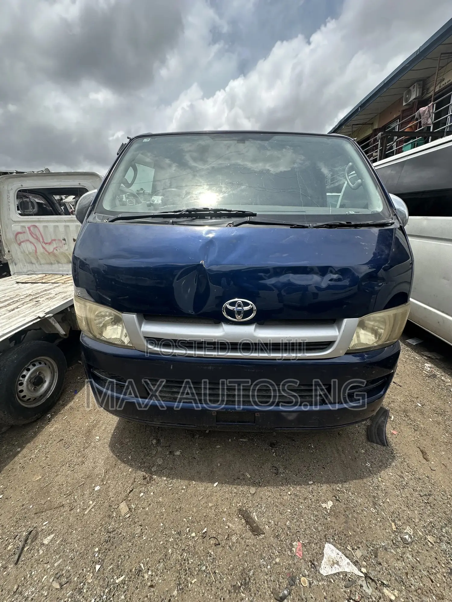Toyota HiAce 2012 Blue