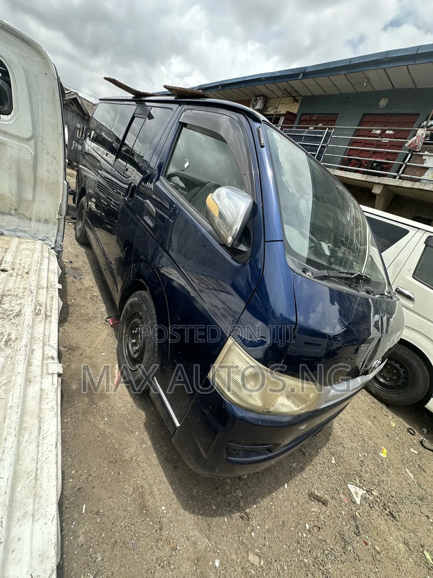 Toyota HiAce 2012 Blue