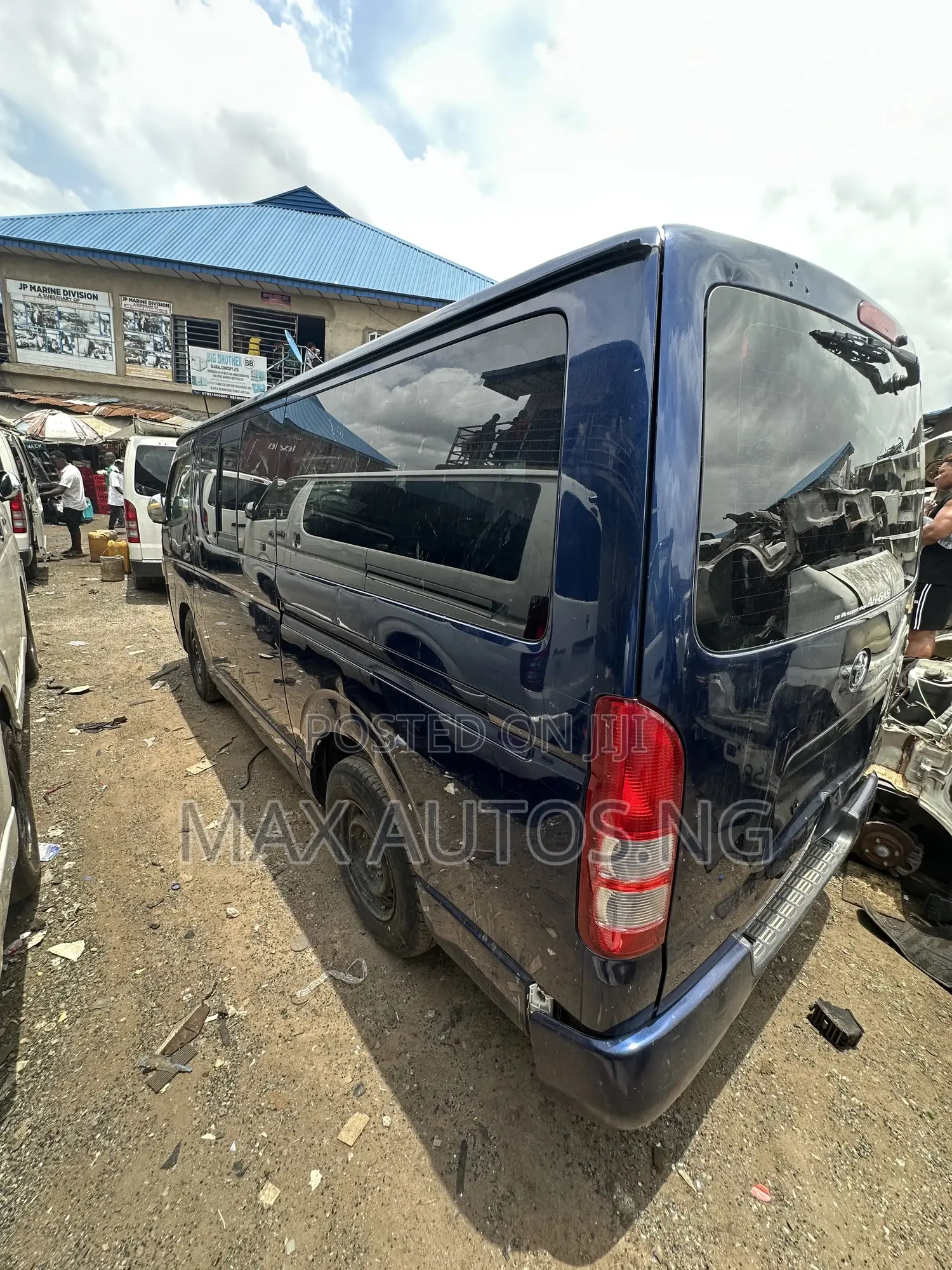 Toyota HiAce 2012 Blue