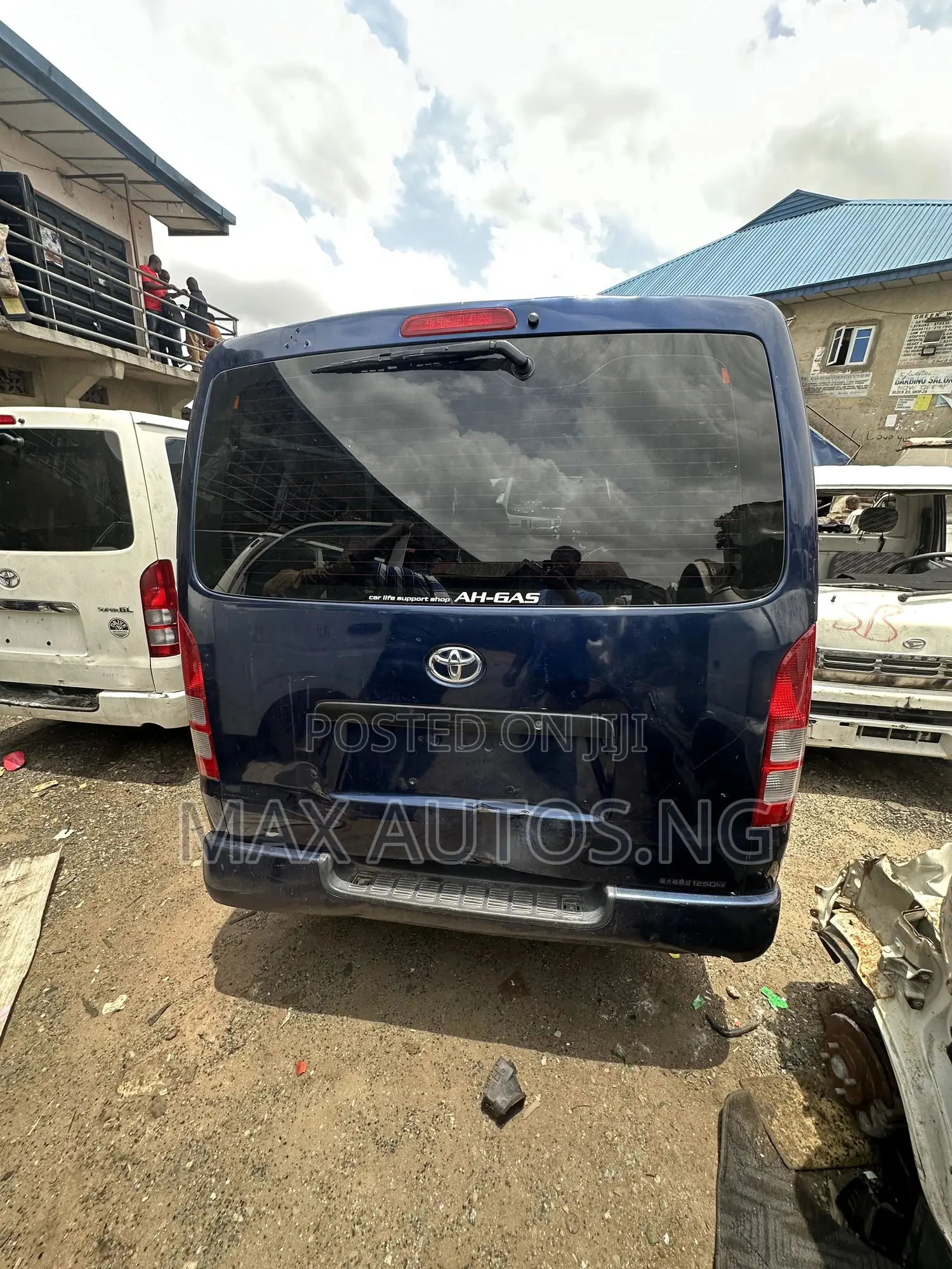 Toyota HiAce 2012 Blue
