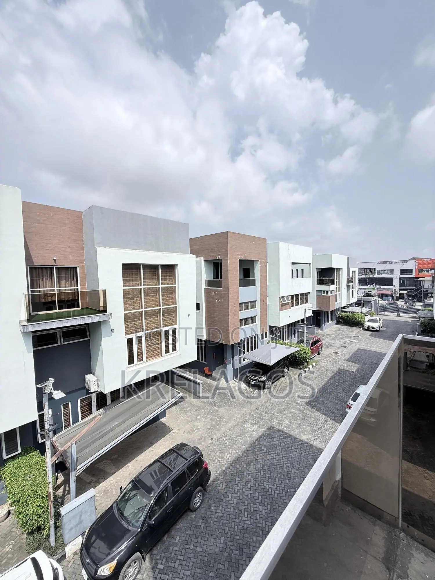 5bdrm Duplex in Osapa london for sale