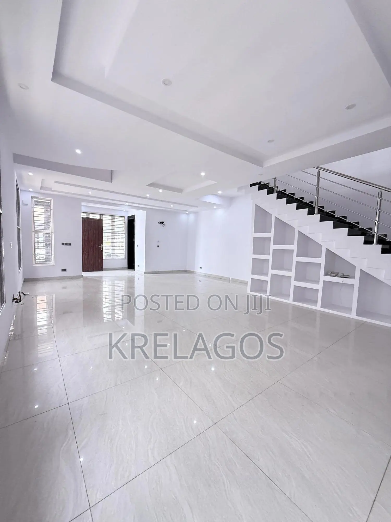 5bdrm Duplex in Osapa london for sale